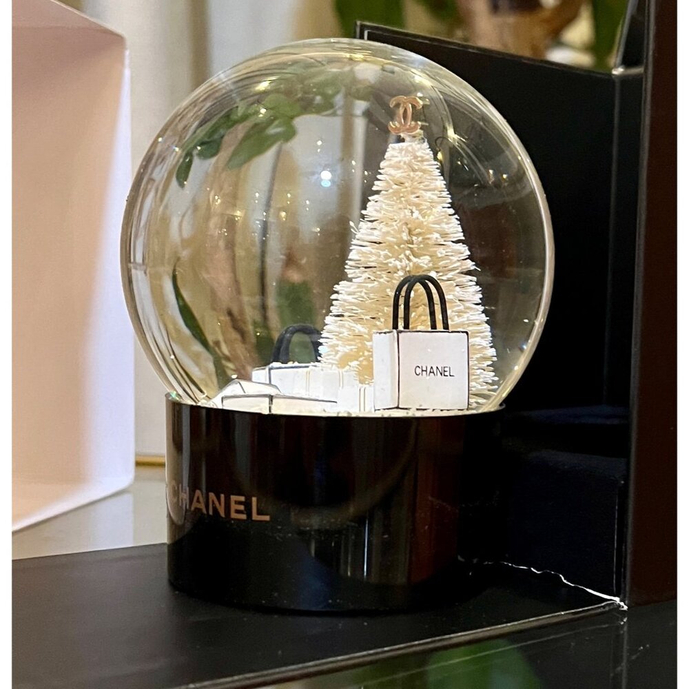 Chanel Limited Edition Snow Globe With Box - Picture 4 of 13